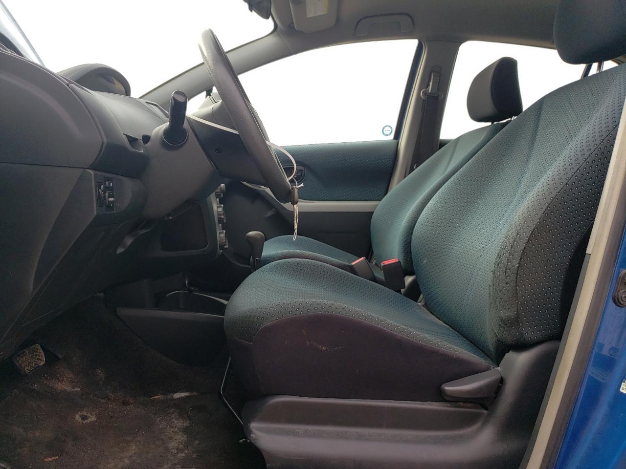 2008 Toyota Yaris VIN: JTDKT923285151335 Lot: 61918085