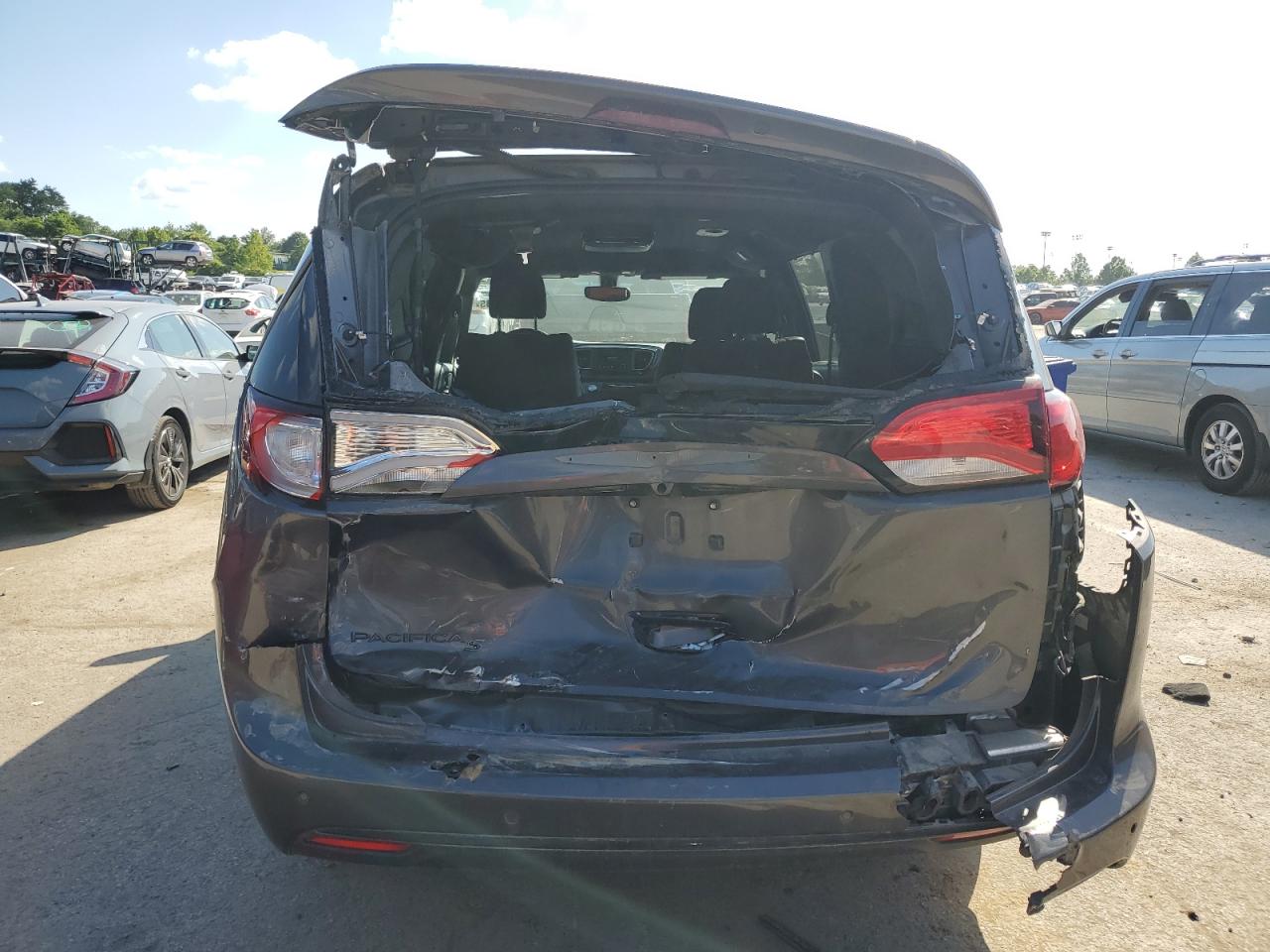 2020 Chrysler Pacifica Touring VIN: 2C4RC1FG4LR229381 Lot: 62151085