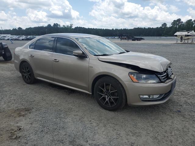 Седани VOLKSWAGEN PASSAT 2015 Золотий