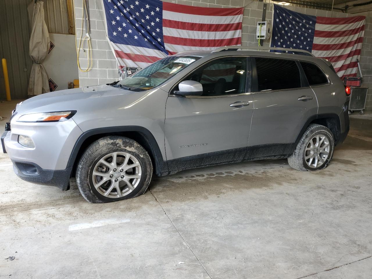 2015 Jeep Cherokee Latitude for Sale in Columbia, MO - Front End