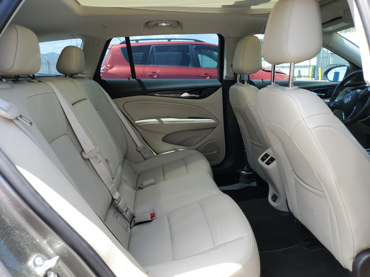 2018 Buick Regal Tourx Essence VIN: W04GV8SXXJ1141012 Lot: 62428105