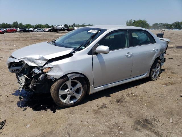 Sedans TOYOTA COROLLA 2013 Srebrny