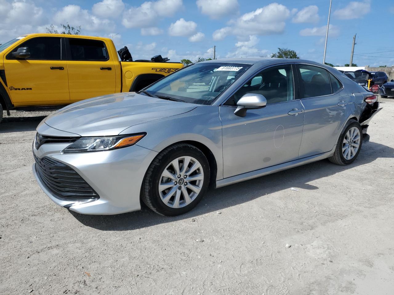 2020 Toyota Camry Le იყიდება Homestead-ში, FL - Rear End