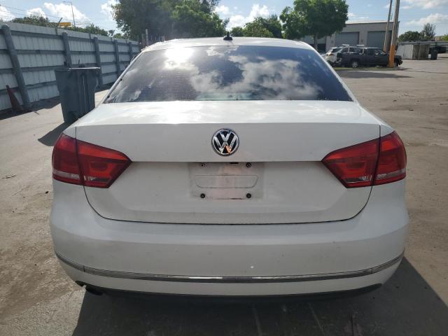 Sedans VOLKSWAGEN PASSAT 2015 Biały