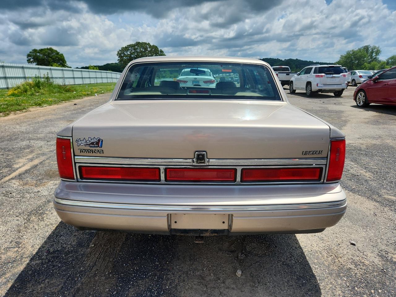 1997 Lincoln Town Car Signature VIN: 1LNLM82W2VY735147 Lot: 62588415