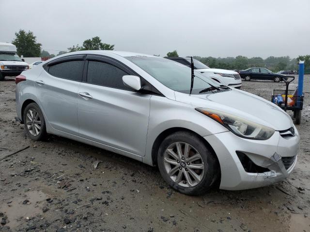 Sedans HYUNDAI ELANTRA 2016 Srebrny
