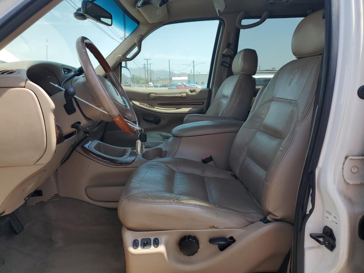 1998 Lincoln Navigator VIN: 5LMPU28LXWLJ39193 Lot: 62238075