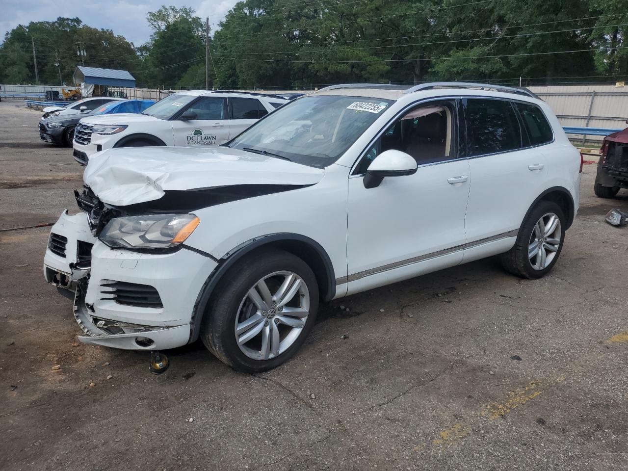 2013 Volkswagen Touareg V6 продається в Eight Mile, AL - Front End