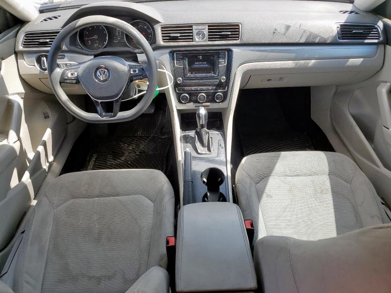  VOLKSWAGEN PASSAT 2017 Серебристый