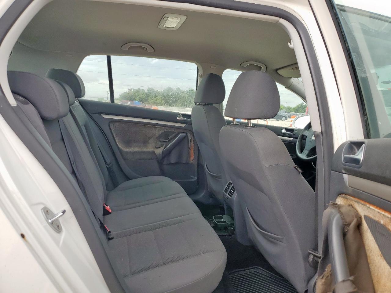 2008 Volkswagen Rabbit VIN: WVWDA71K28W282111 Lot: 58100125