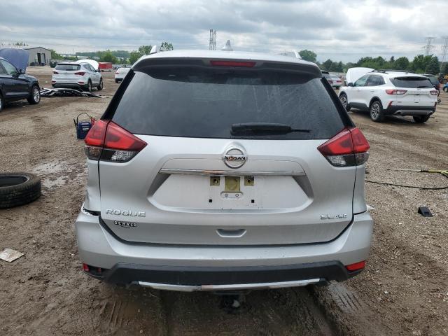  NISSAN ROGUE 2018 Серебристый