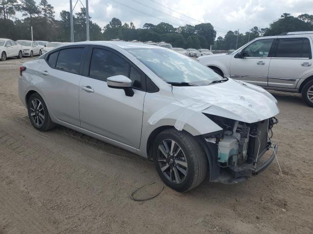  NISSAN VERSA 2021 Серебристый