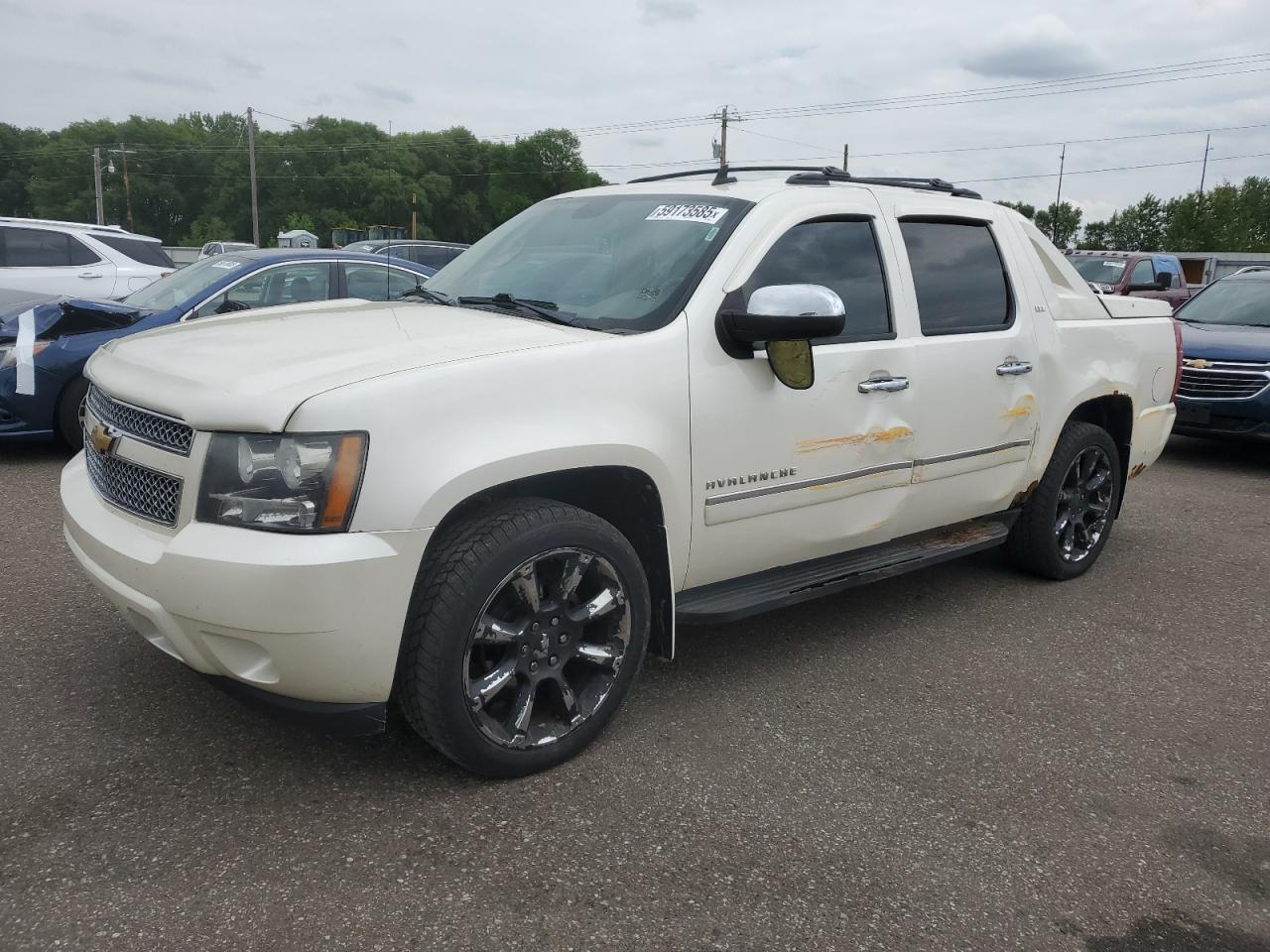 2011 Chevrolet Avalanche Ltz for Sale in Ham Lake, MN - Side