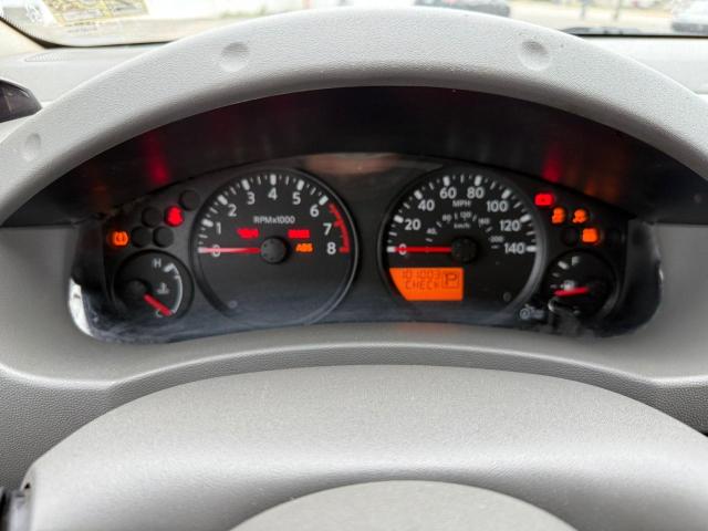 Pickups NISSAN FRONTIER 2015 Biały