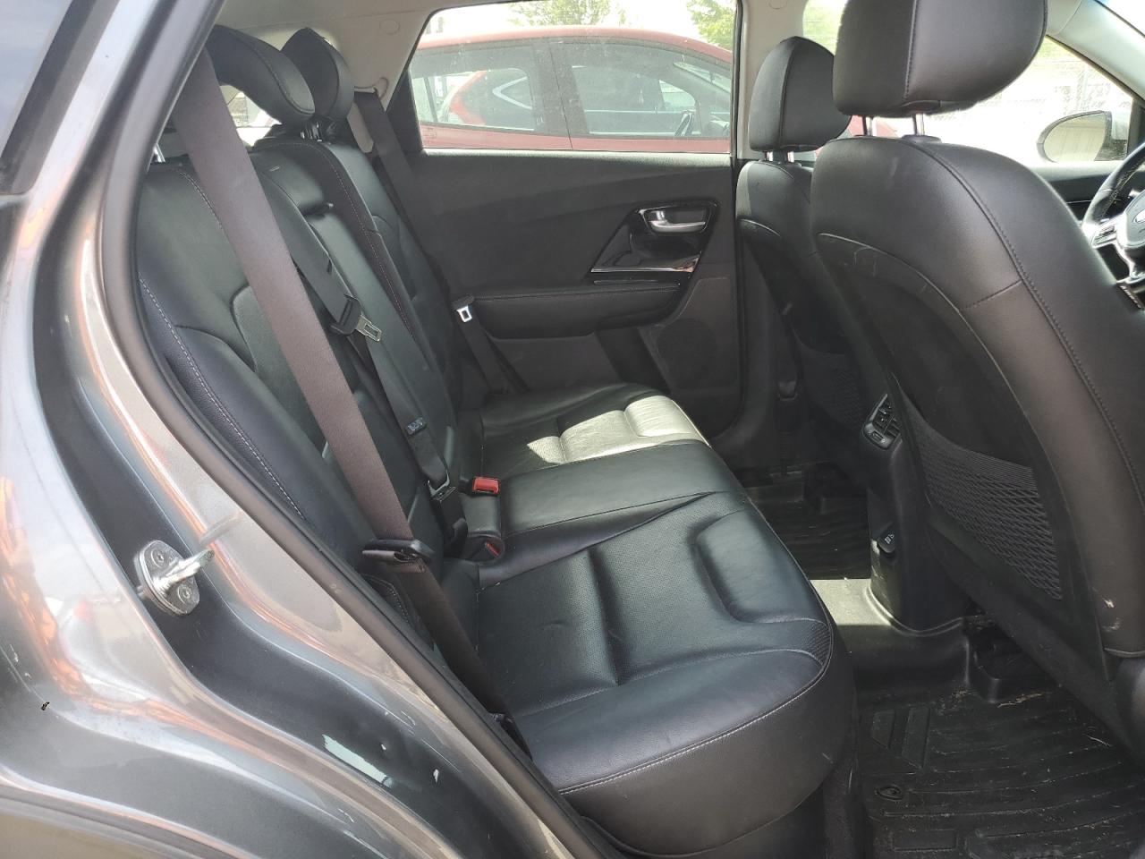 2018 Kia Niro Touring VIN: KNDCE3LC8J5132692 Lot: 60137975