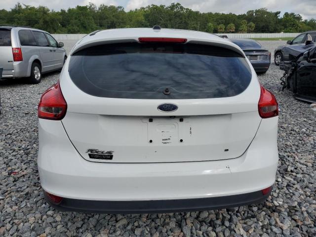 Hatchbacks FORD FOCUS 2016 Biały