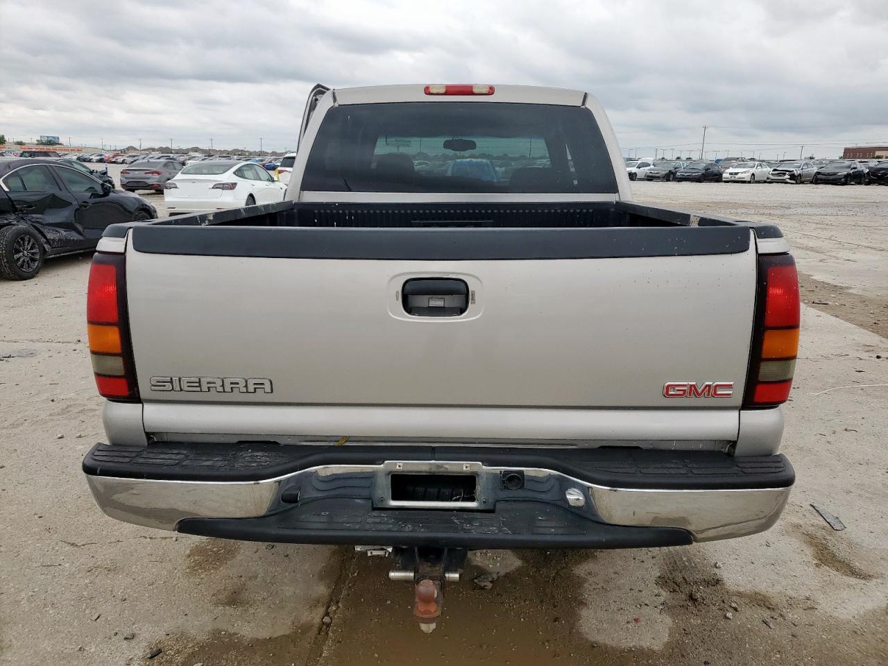2005 GMC New Sierra C1500 VIN: 2GTEC13T451262818 Lot: 60658725
