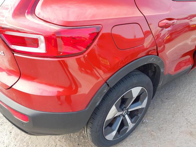 2025 VOLVO XC40 + B4