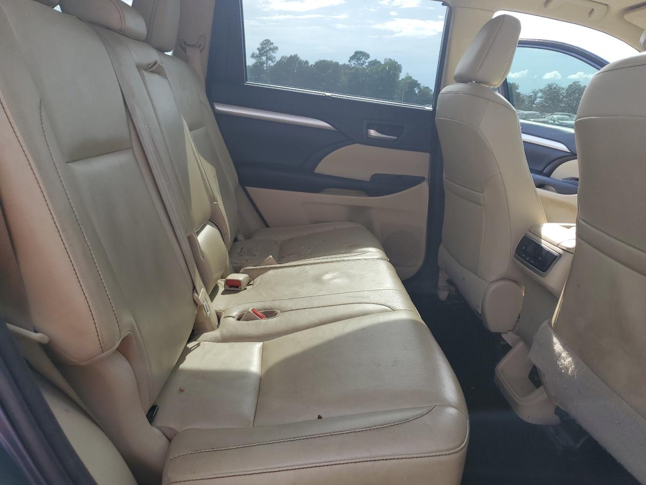 2017 Toyota Highlander Se VIN: 5TDKZRFH4HS215440 Lot: 61373345