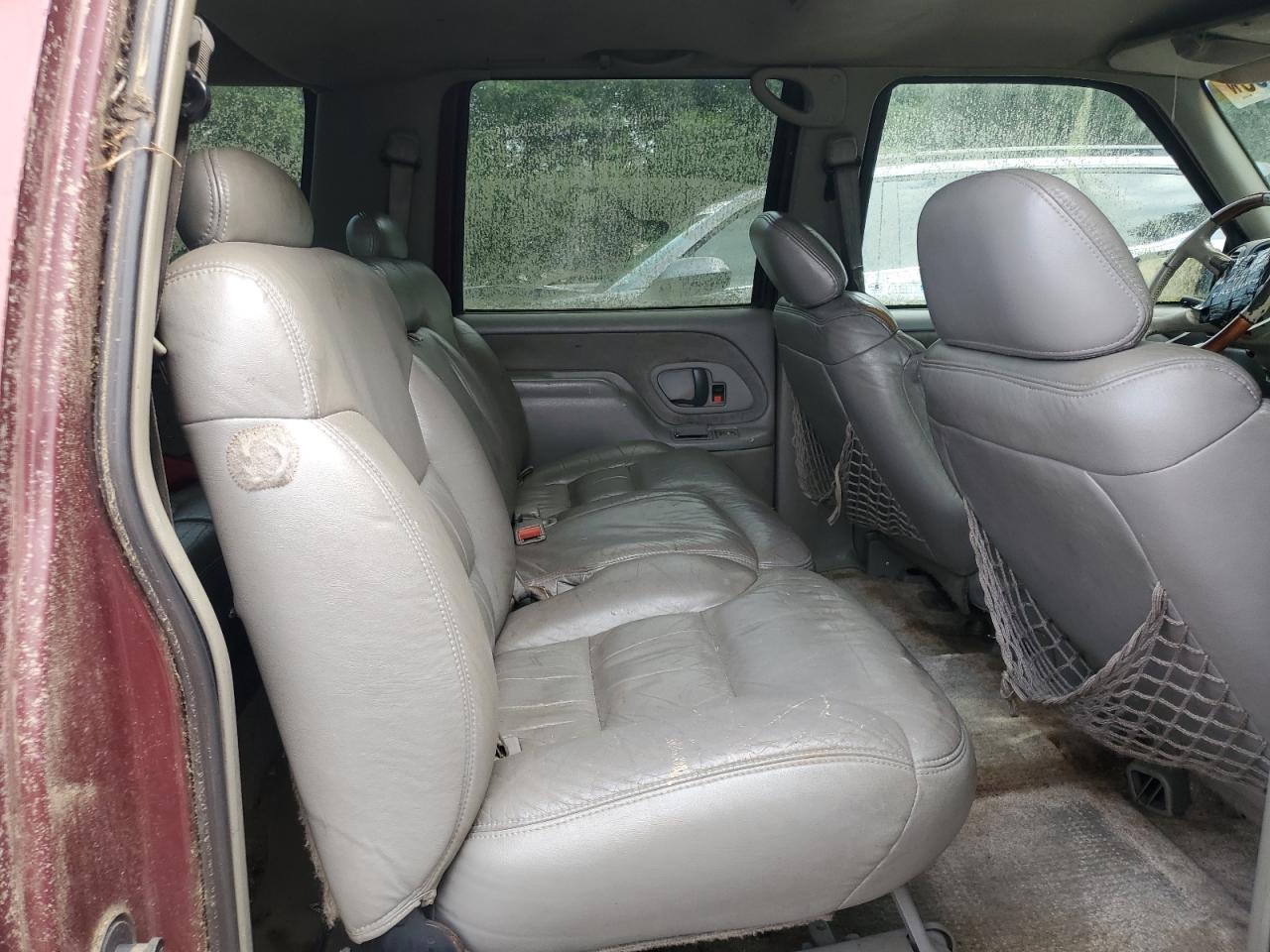 1998 Chevrolet Suburban C1500 VIN: 1GNEC16R6WJ357136 Lot: 62788285