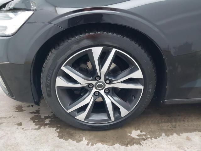 2019 VOLVO V60 R-DESI