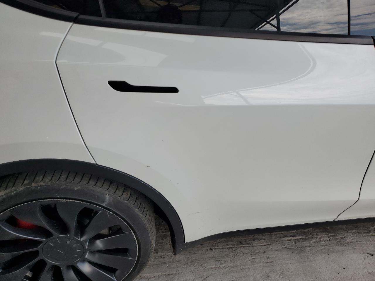 2022 Tesla Model Y VIN: 7SAYGDEFXNF523525 Lot: 62183855