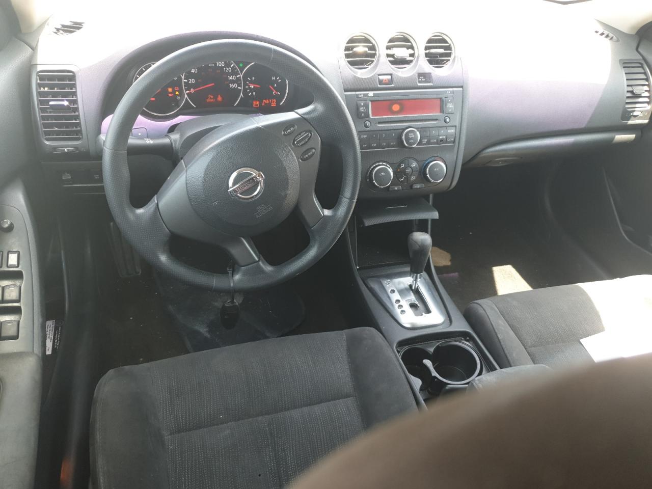 2010 Nissan Altima - Image 8