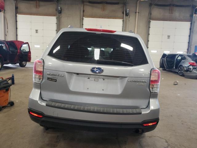  SUBARU FORESTER 2017 Srebrny