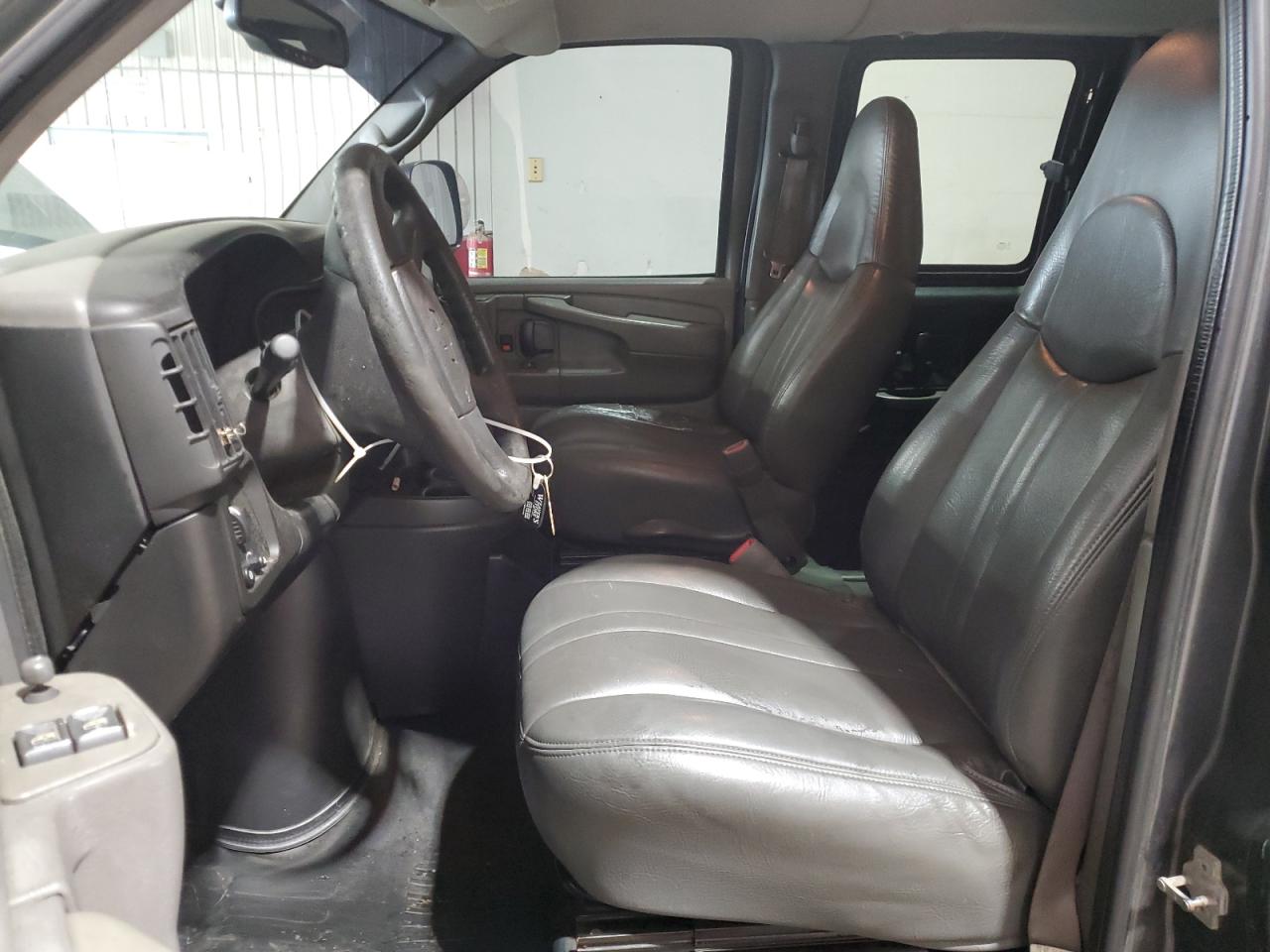 2005 Chevrolet Express G2500 VIN: 1GAGG25U851200586 Lot: 62779785