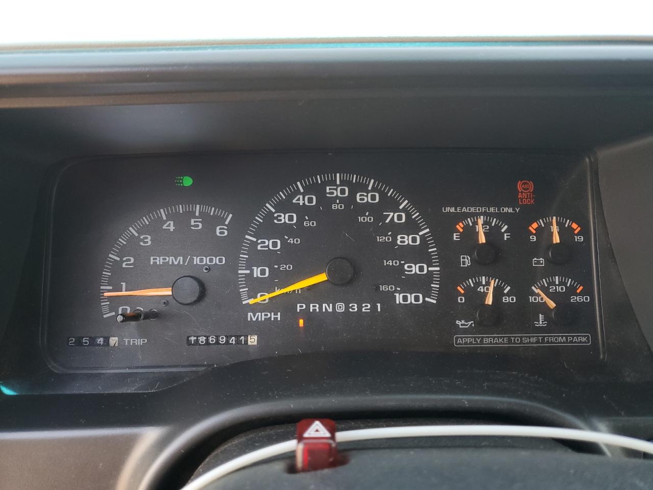 1998 Chevrolet Tahoe K1500 VIN: 1GNEK13R2WR108986 Lot: 62608875