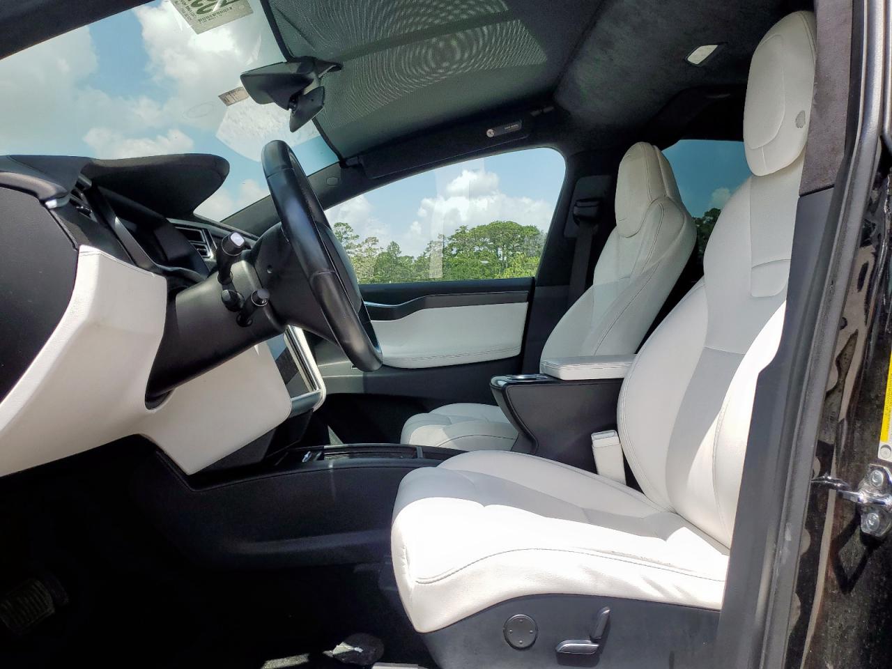 2017 Tesla Model X VIN: 5YJXCDE24HF049724 Lot: 59272965