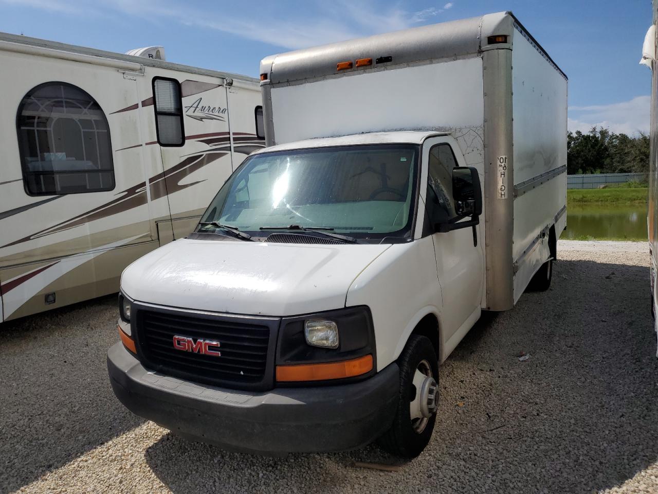 2009 GMC Savana Cutaway G3500