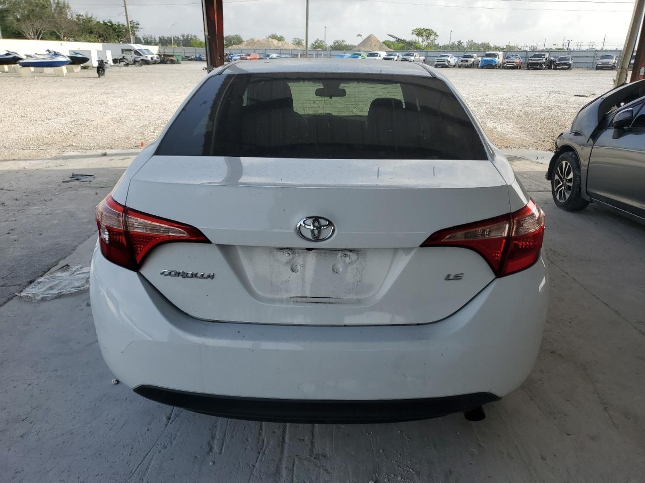 2018 Toyota Corolla L VIN: 5YFBURHE3JP832022 Lot: 62708025