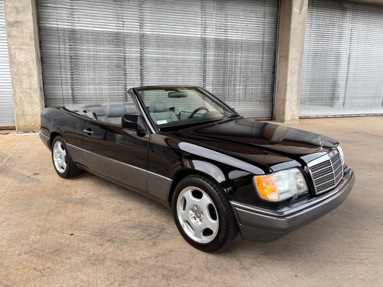 1995 Mercedes-Benz E 320 للبيع في Brookhaven، NY - Normal Wear