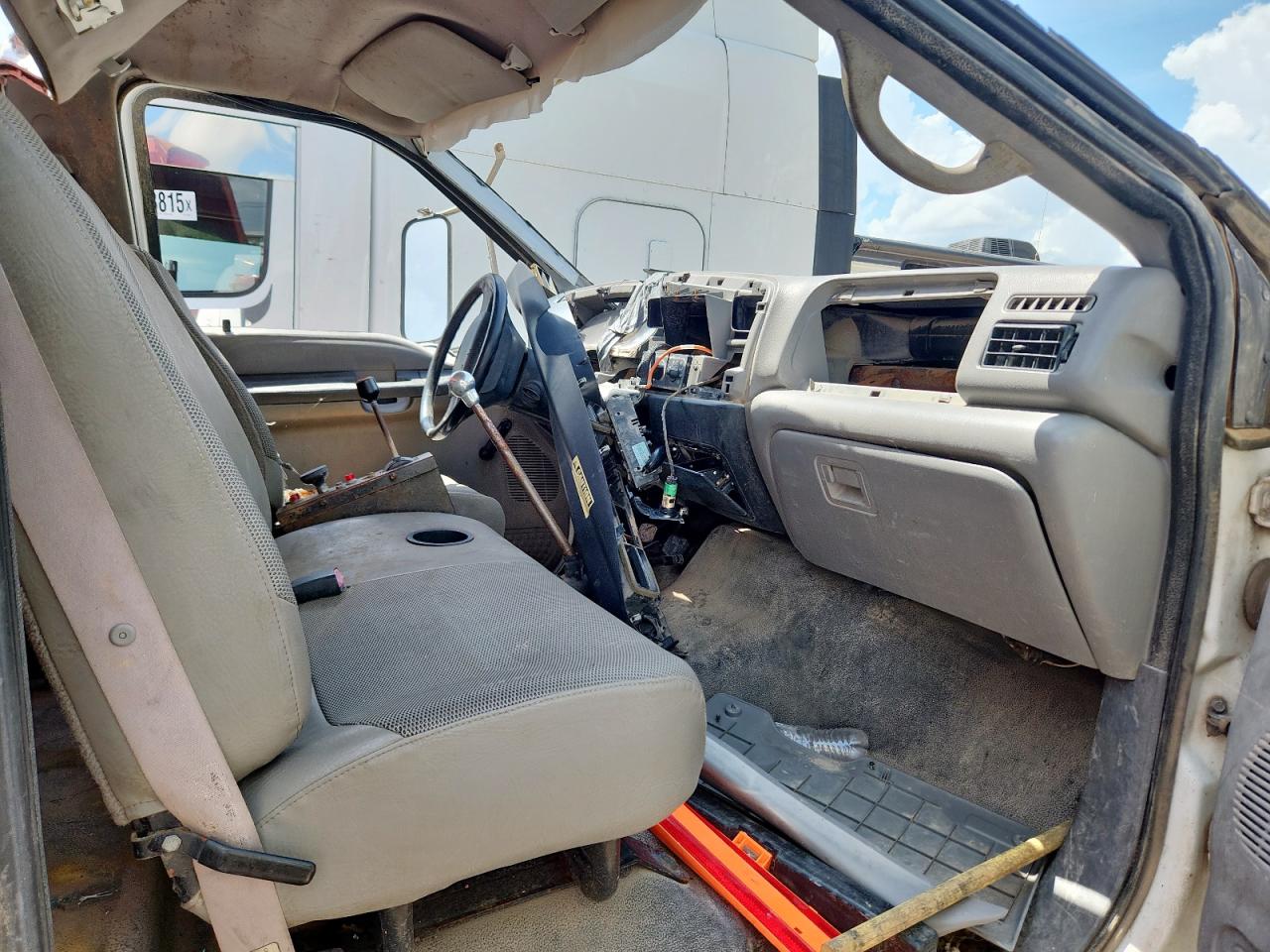 FORD F650 2000 VIN 3FDNF65A4YNA07093 photo 5