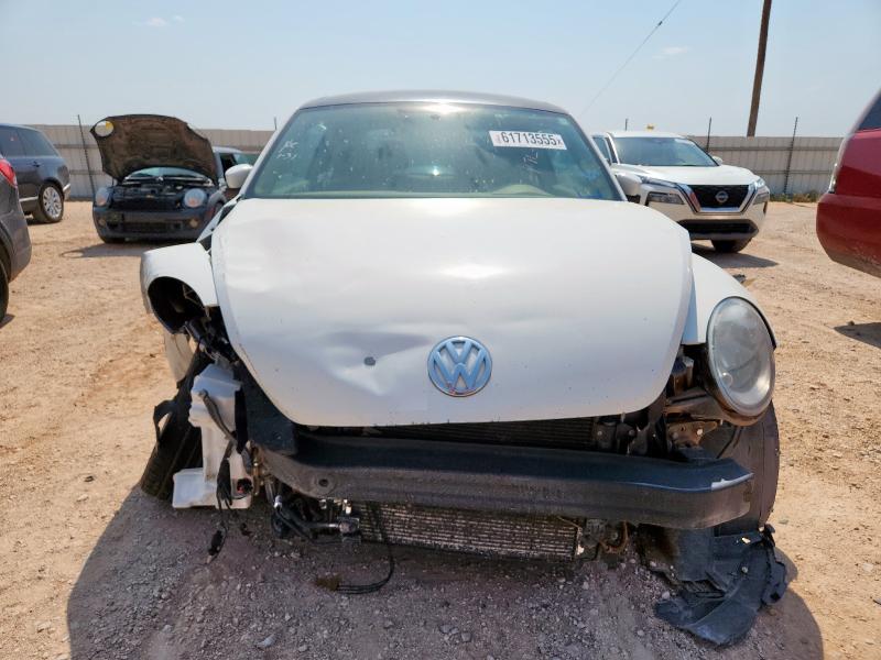 Hatchbacks VOLKSWAGEN BEETLE 2013 White