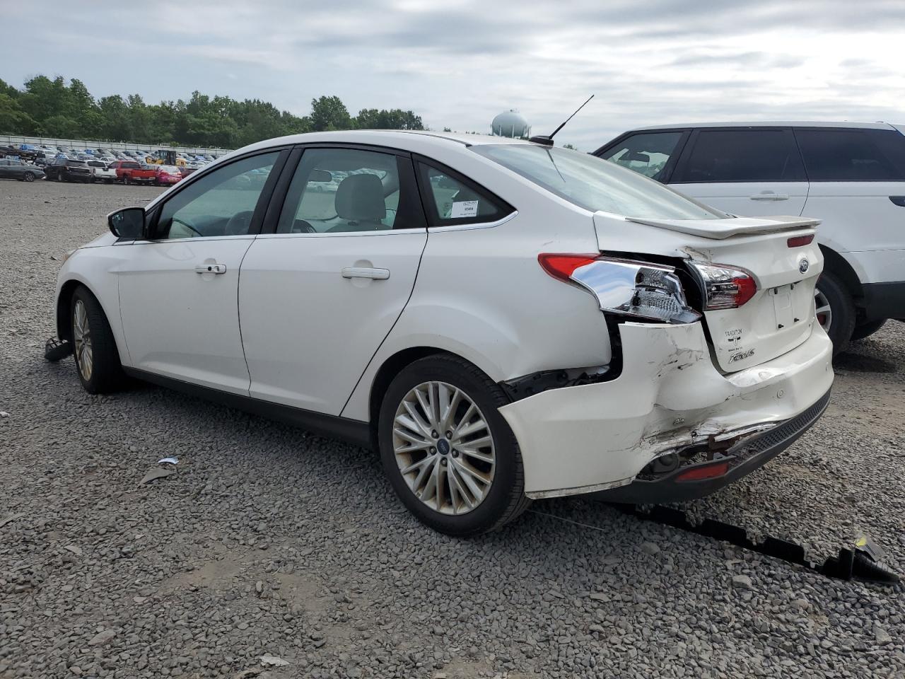 FORD FOCUS 2018 VIN 1FADP3J23JL280968 фото 2