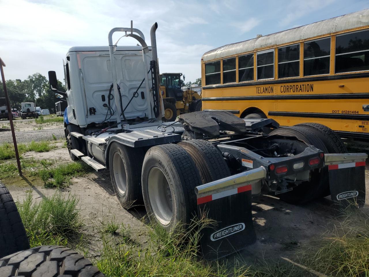FREIGHTLINER ALL OTHER 2023 VIN 3AKJHTDV8PSUL9490 photo 3