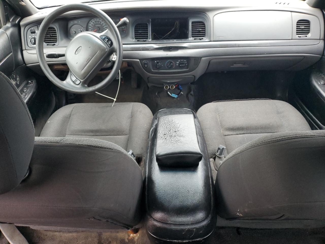 2000 Ford Crown Victoria Police Interceptor VIN: 2FAFP71W0YX215835 Lot: 61430215