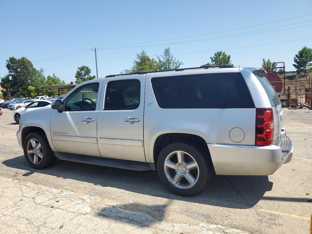 CHEVROLET SUBURBAN 2013 VIN 1GNSCKE0XDR165776 фото 2