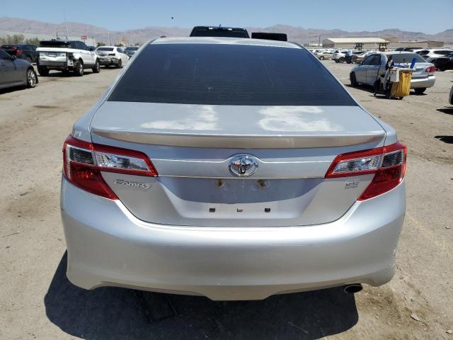 Sedans TOYOTA CAMRY 2013 Srebrny