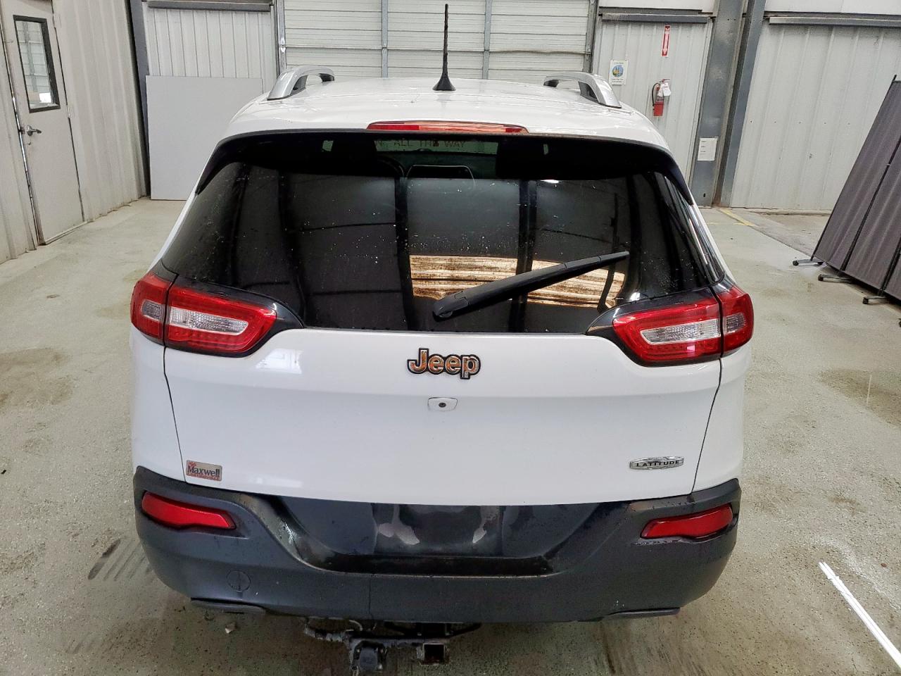 2018 Jeep Cherokee Latitude Plus VIN: 1C4PJLLB1JD542597 Lot: 61545105