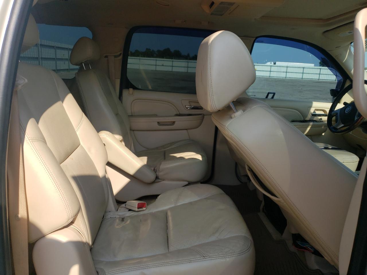 2008 Cadillac Escalade Esv VIN: 1GYFK66868R239283 Lot: 62751025