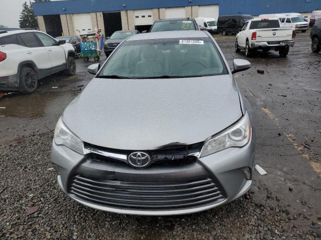  TOYOTA CAMRY 2016 Srebrny