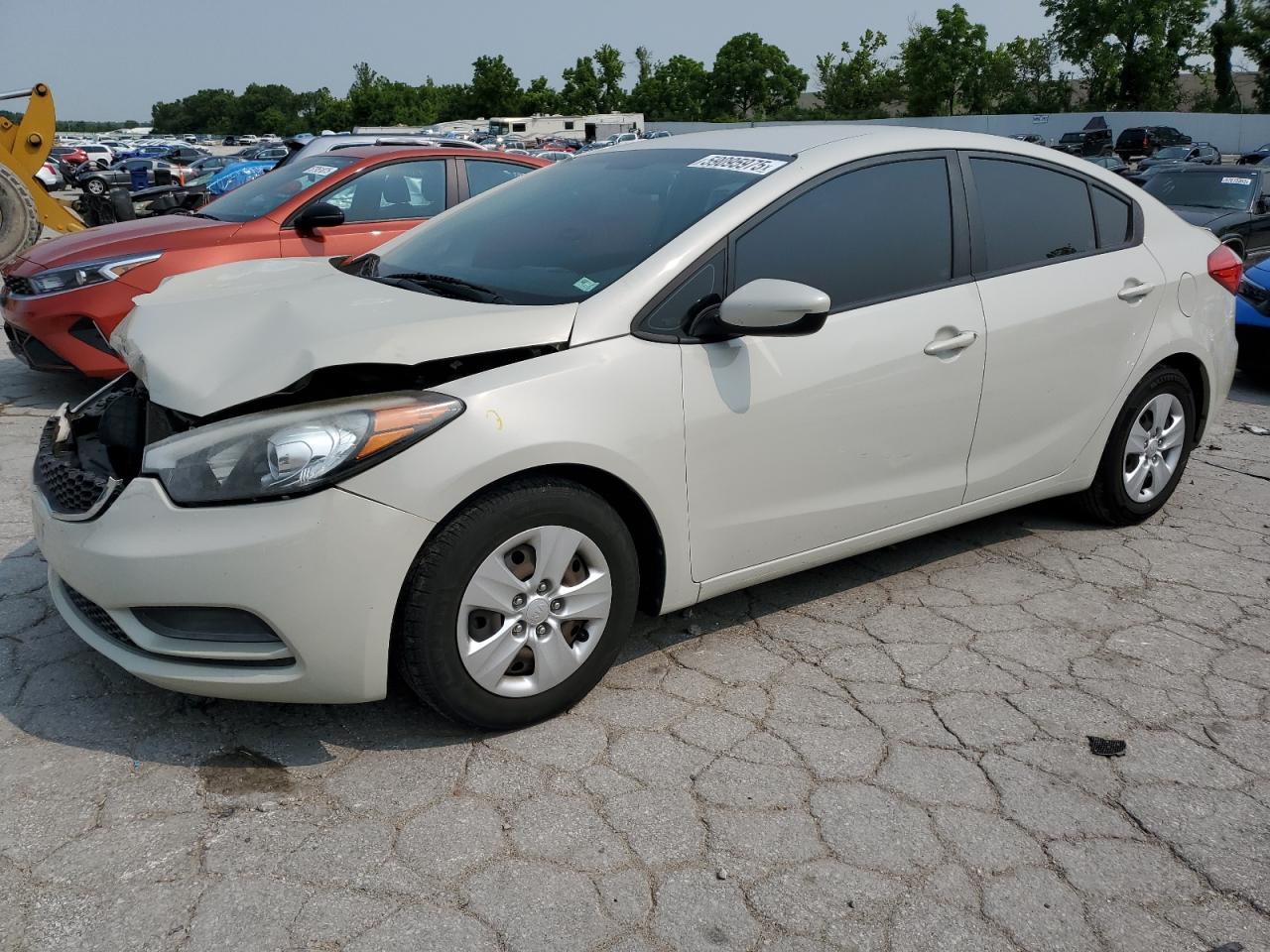 2015 Kia Forte Lx zu verkaufen in Bridgeton, MO - Front End