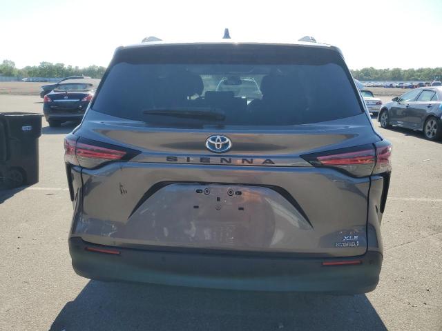 2022 TOYOTA SIENNA XLE  
