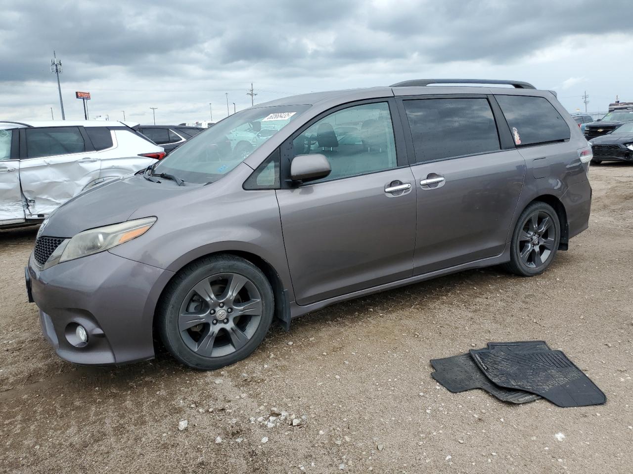 2016 Toyota Sienna Se na sprzedaż w Greenwood, NE - Hail