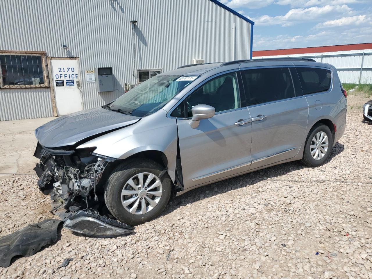 Rapid City, SD에서 판매 중인 2017 Chrysler Pacifica Touring L - Front End