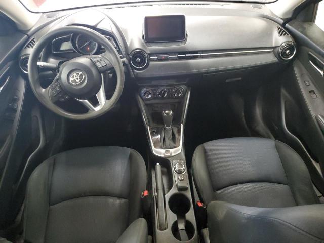  TOYOTA YARIS 2017 Красный