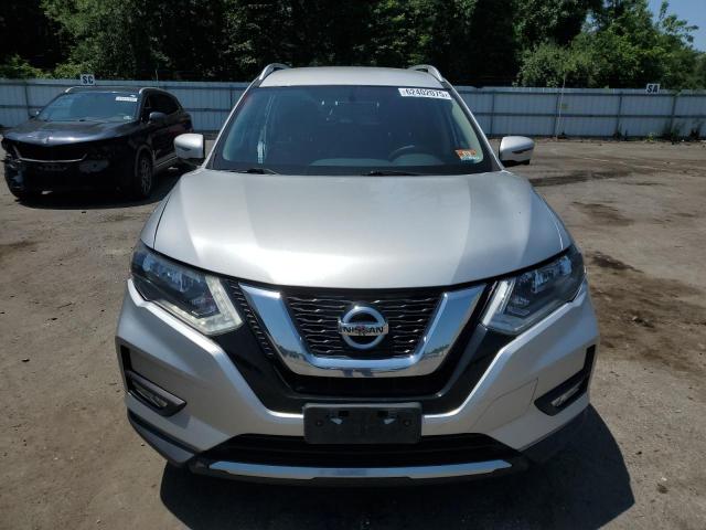  NISSAN ROGUE 2017 Srebrny